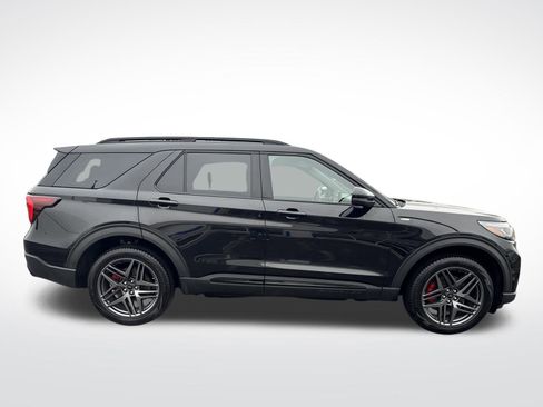 Used 2025 Ford Explorer ST-Line w/ ST-Line Street Pack image 9