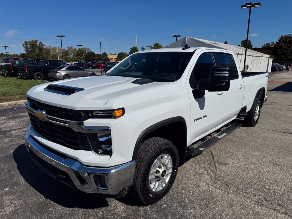Used 2025 Chevrolet Silverado 2500 LT w/ Safety Package AWD/4WD image 3