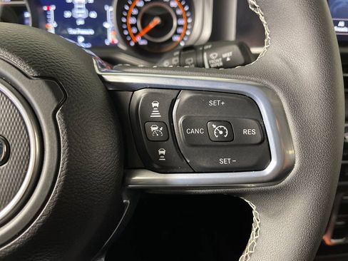 Used 2025 Jeep Wrangler Sahara image 27