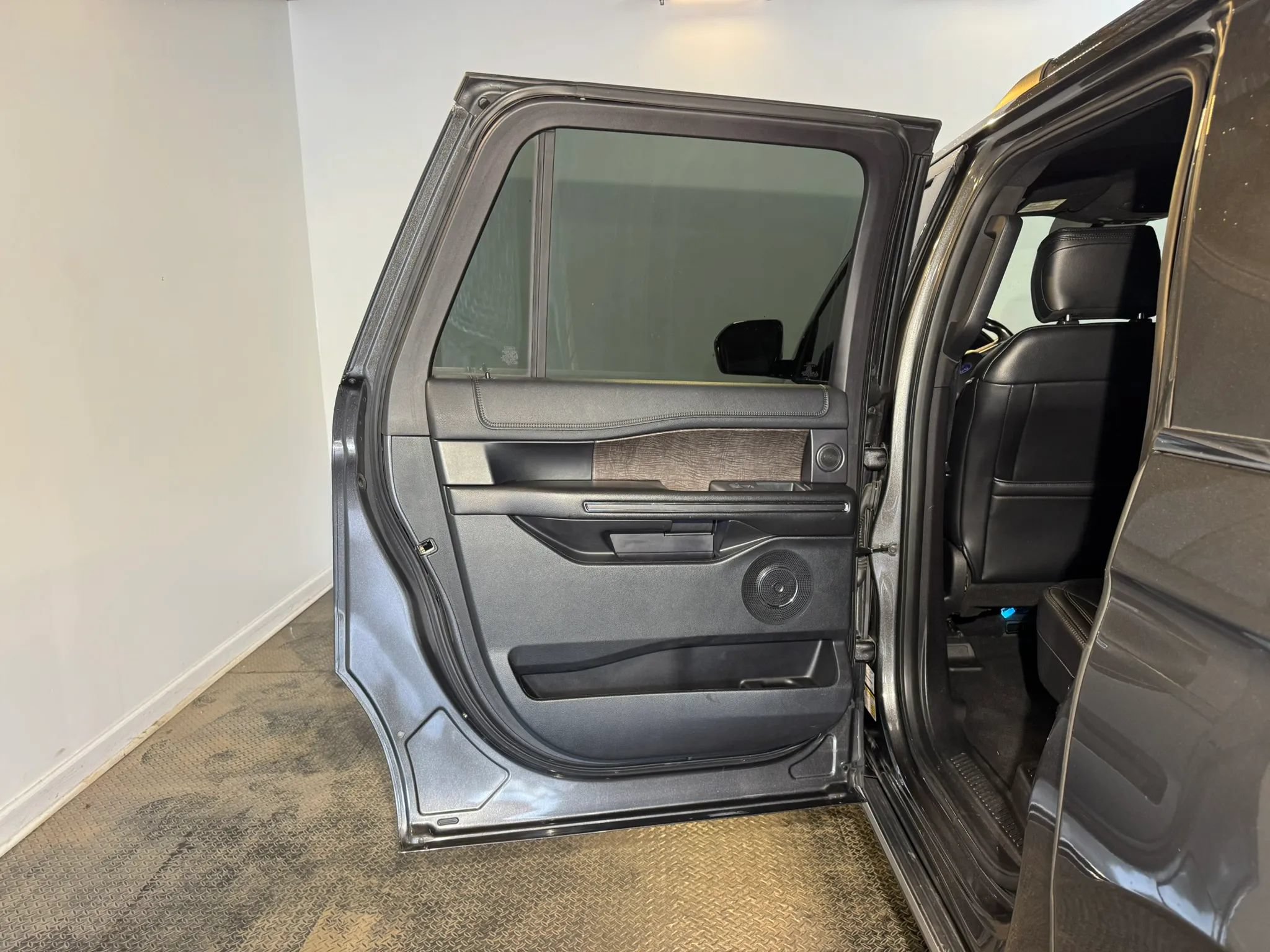 Used 2019 Ford Expedition Max Limited RWD image 25