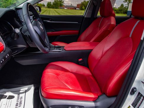 Used 2021 Toyota Camry XSE FWD image 7