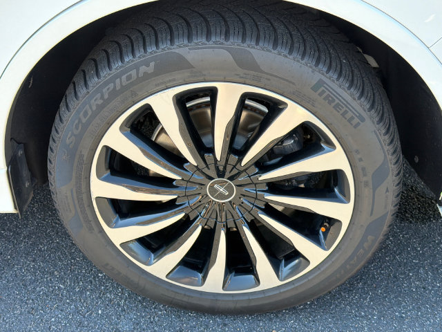 Used 2021 Lincoln Aviator Black Label Grand Touring w/ Class IV Trailer Tow Package AWD/4WD image 21