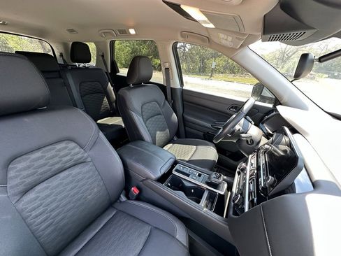 Used 2024 Nissan Pathfinder SV image 10