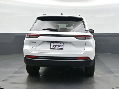 New 2025 Jeep Grand Cherokee Altitude AWD/4WD image 9