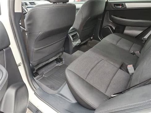 Used 2019 Subaru Outback 2.5i Premium image 16