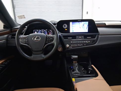 Certified 2025 Lexus ES 350 w/ Premium Package image 4