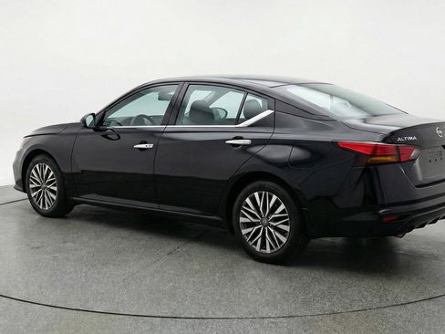 Used 2025 Nissan Altima 2.5 SV image 6