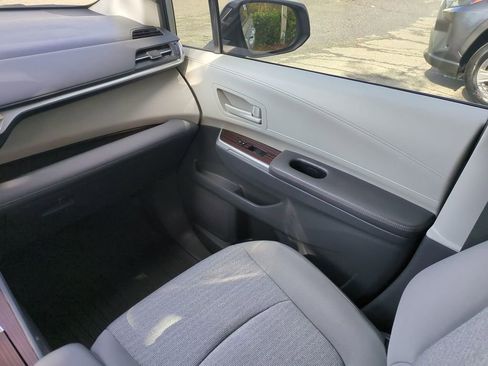 Used 2021 Toyota Sienna LE image 16