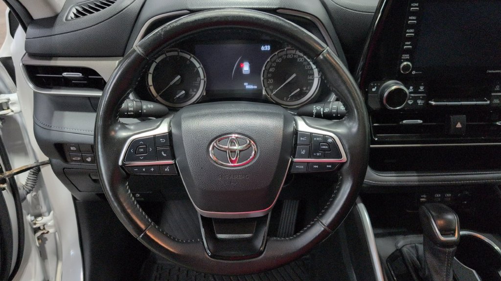 Used 2022 Toyota Highlander XLE AWD/4WD image 9