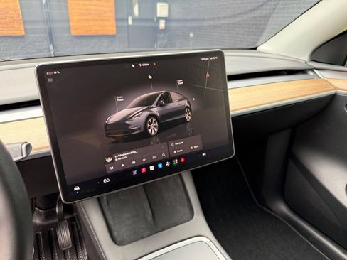 Used 2023 Tesla Model Y Long Range AWD/4WD image 29