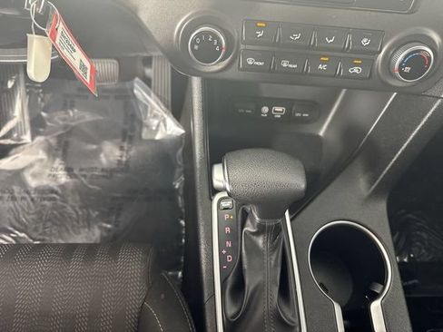 Used 2019 Kia Sportage LX AWD/4WD image 17