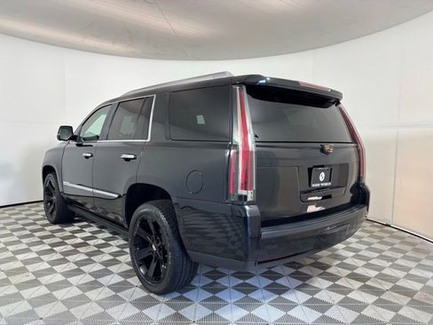 Used 2018 Cadillac Escalade Premium Luxury AWD/4WD image 5