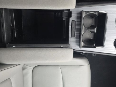 Used 2025 Toyota Sienna XLE image 27