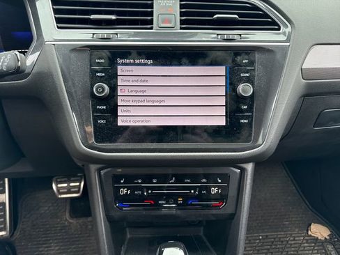Used 2022 Volkswagen Tiguan SE R-Line AWD/4WD image 25