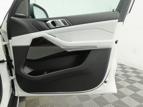 New 2026 BMW X5 sDrive40i image 24