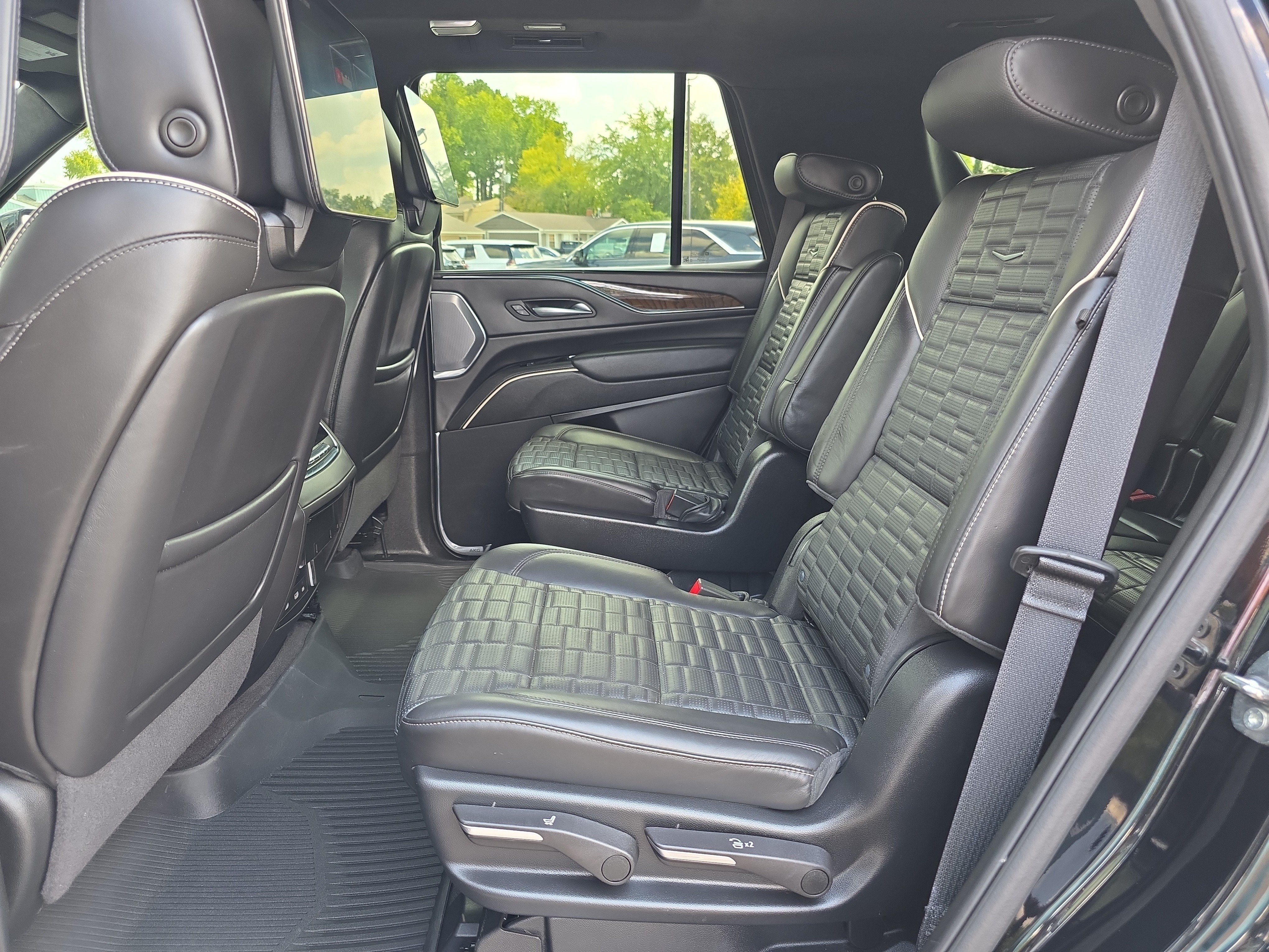 Used 2024 Cadillac Escalade Sport Platinum AWD/4WD image 11
