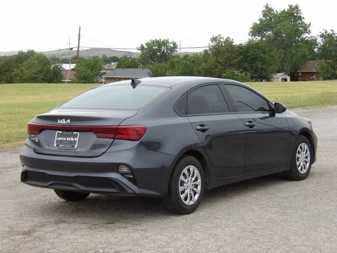 Used 2024 Kia Forte LX FWD image 6