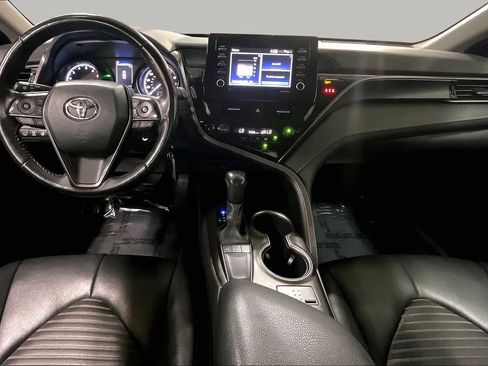 Used 2022 Toyota Camry SE w/ Cold Weather Package FWD image 15