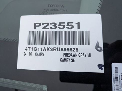 Used 2024 Toyota Camry SE image 33