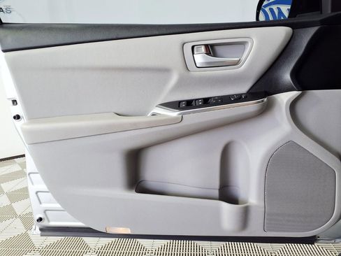 Used 2017 Toyota Camry LE image 8