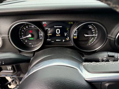 Used 2023 Jeep Wrangler Unlimited Sahara w/ Cold Weather Group image 27