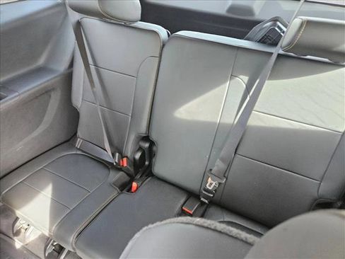 Used 2020 Chevrolet Traverse LT w/ Driver Confidence II Package image 11