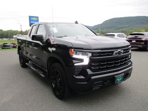 Used 2023 Chevrolet Silverado 1500 RST AWD/4WD image 3