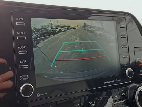 Used 2022 Toyota Highlander XLE image 16