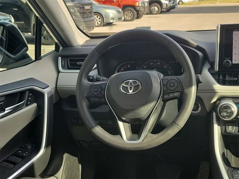 Used 2023 Toyota RAV4 XLE Premium image 15