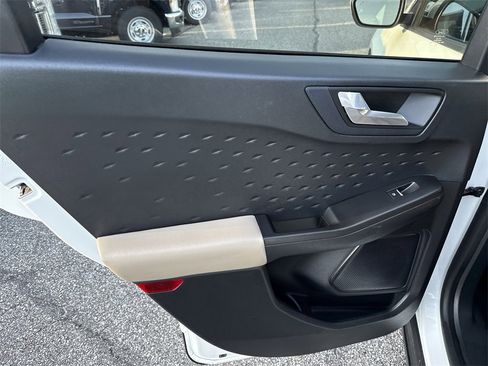 Used 2020 Ford Escape SEL image 23