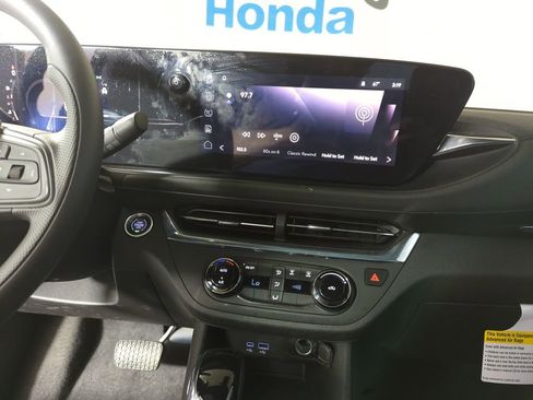 Used 2025 Buick Envista Preferred image 13