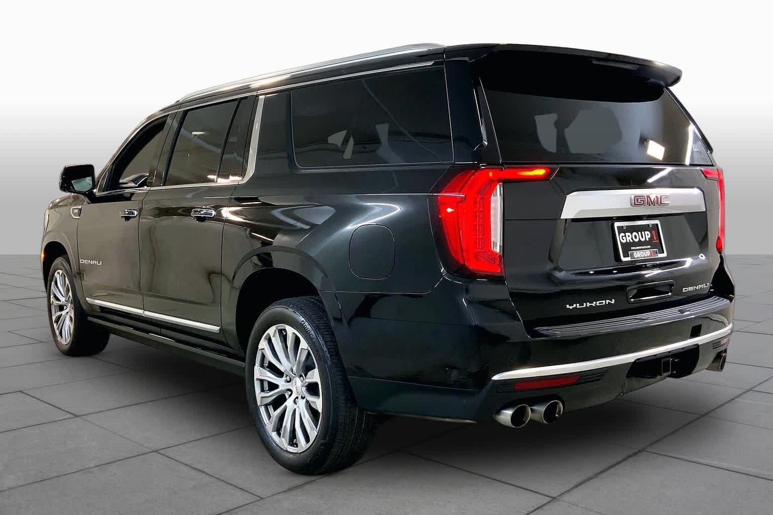 Used 2022 GMC Yukon XL Denali AWD/4WD image 11