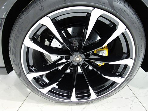 Used 2022 Lamborghini Urus AWD/4WD image 43