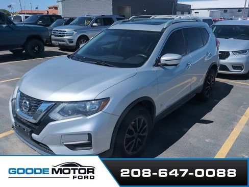 Used 2017 Nissan Rogue SV AWD/4WD image 2