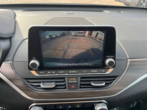 Used 2025 Nissan Altima 2.5 SV image 17