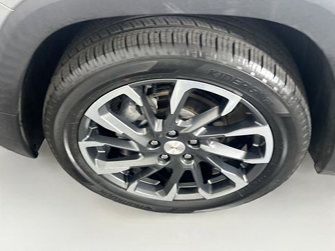 Used 2023 GMC Terrain SLT w/ Tech Package image 11