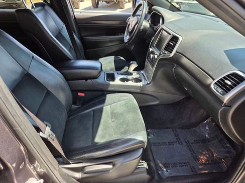 Used 2017 Jeep Grand Cherokee Altitude RWD image 15