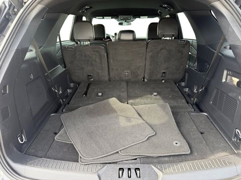 Used 2025 Ford Explorer ST-Line w/ ST-Line Street Pack image 17