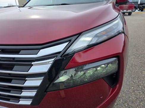 Used 2024 Nissan Rogue SL w/ SL Premium Package image 3