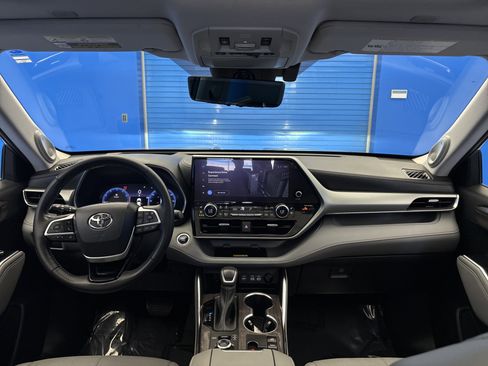 Used 2023 Toyota Highlander Platinum AWD/4WD image 28