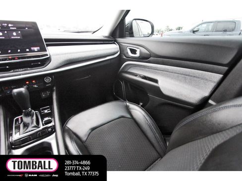 Used 2022 Jeep Compass Latitude AWD/4WD image 11