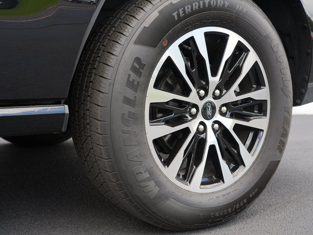Used 2025 Ford Expedition Platinum AWD/4WD image 35
