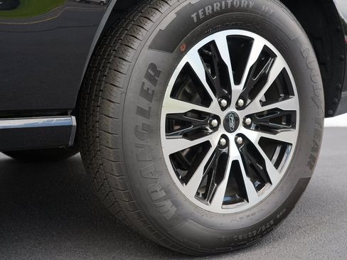 Used 2025 Ford Expedition Platinum AWD/4WD image 35