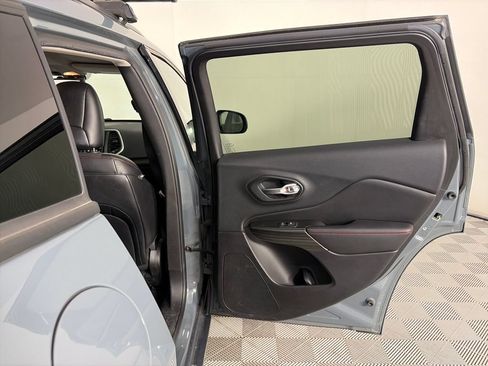 Used 2014 Jeep Cherokee Trailhawk w/ Cold Weather Group AWD/4WD image 25
