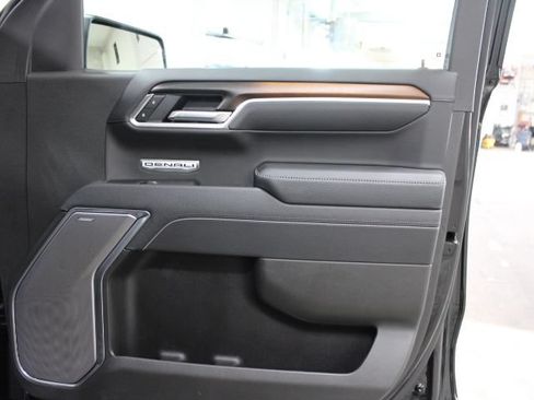 Used 2025 GMC Sierra 1500 Denali w/ Denali Reserve Package AWD/4WD image 26