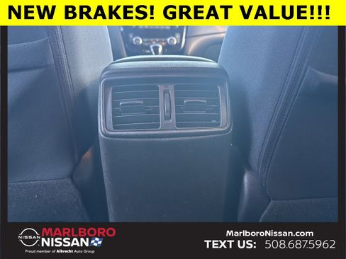 Used 2017 Nissan Rogue SV image 18