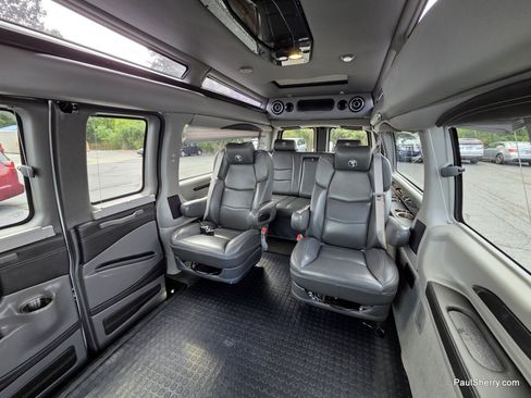 Used 2020 Chevrolet Express 2500 Extended w/ Enhanced Convenience Package RWD image 3
