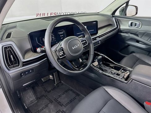 Used 2025 Kia Sorento SX image 9