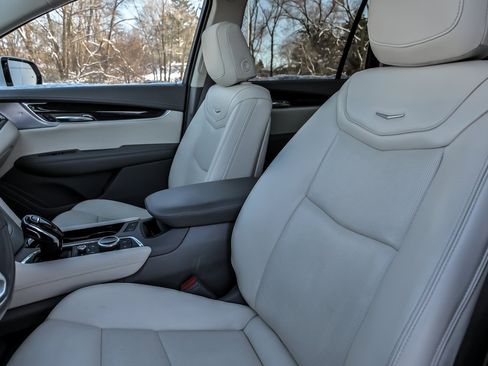 Used 2023 Cadillac XT6 Premium Luxury w/ Technology Package image 15