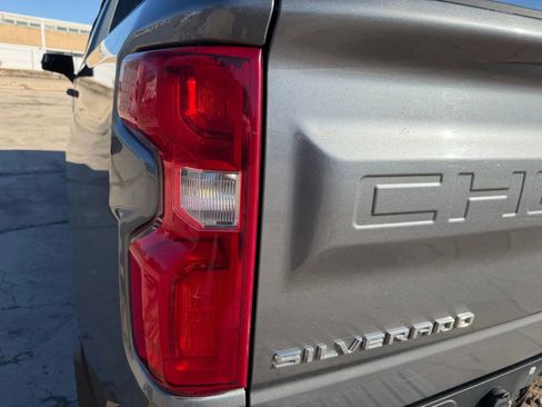 Used 2019 Chevrolet Silverado 1500 Custom w/ Custom Convenience Package image 25